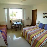 Minha Casa De Geriba Guest House